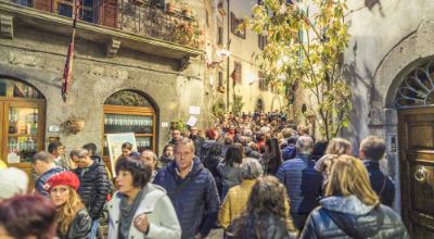 vie-borgo-folla vie-borgo-folla